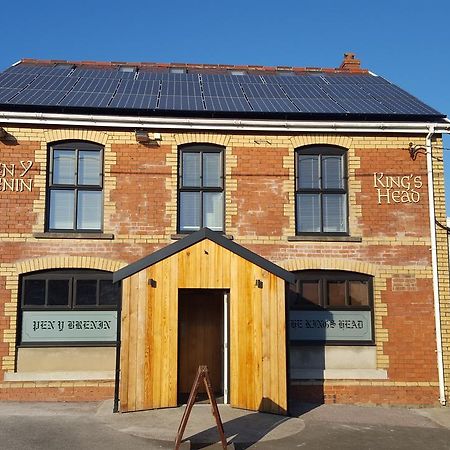 ホテル Kings Head Capel Hendre エクステリア 写真