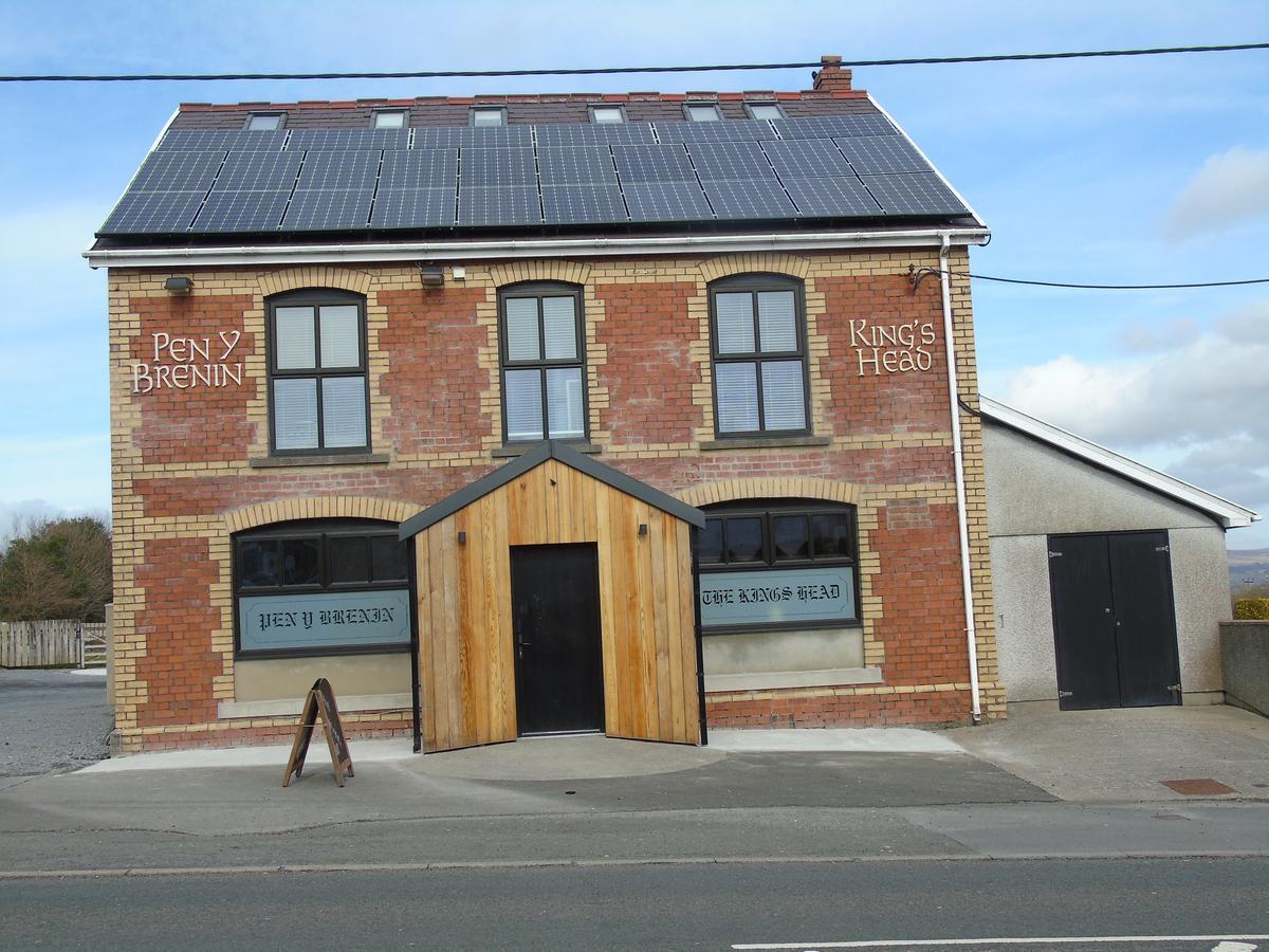 ホテル Kings Head Capel Hendre エクステリア 写真