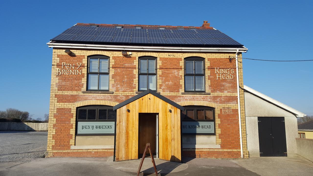 ホテル Kings Head Capel Hendre エクステリア 写真